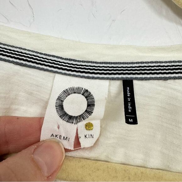 Akemi & Kin Anthropologie Cream Floral Embroidered Boho Short Sleeve Blouse M - Picture 3 of 8